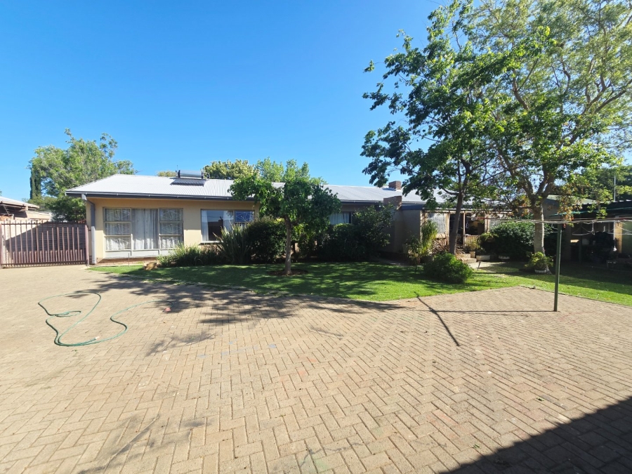 4 Bedroom Property for Sale in Fichardt Park Free State